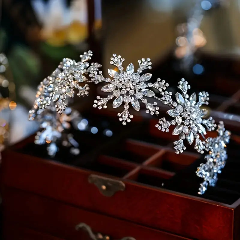 Elegant Snowflake Crystal Crown — Rhinestone Headpiece with White Flowers & Green Leaves | Zinc Alloy | Winter Weddings, Christmas & Parties ❄️